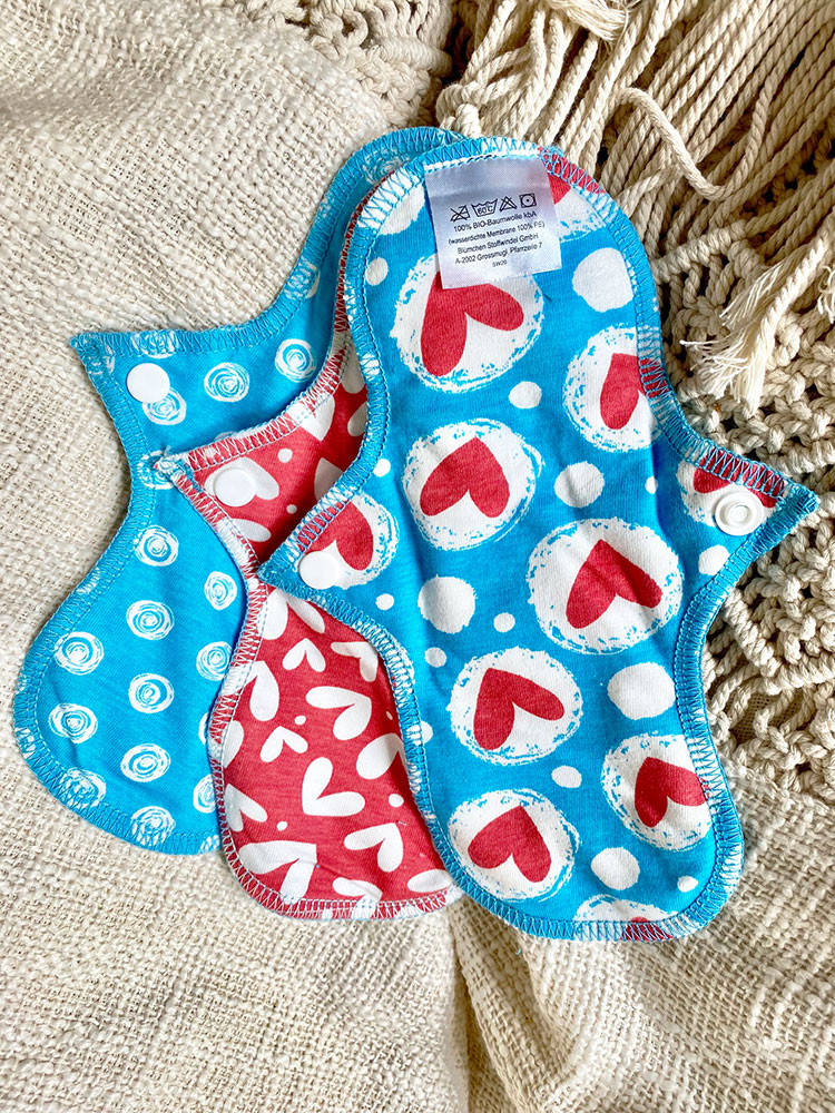 Blümchen wasserdichte Slipeinlage Butterfly Pads 3er BioBaumwolle blau